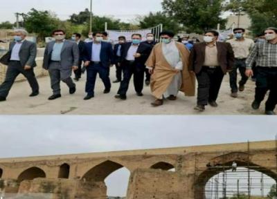 بازدید مسئولان از فرایند بازسازی پل ساسانی دزفول