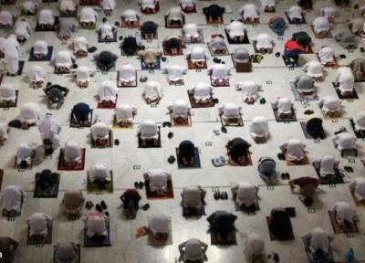 (تصاویر) نماز در خانه خدا در اولین روز ماه رمضان