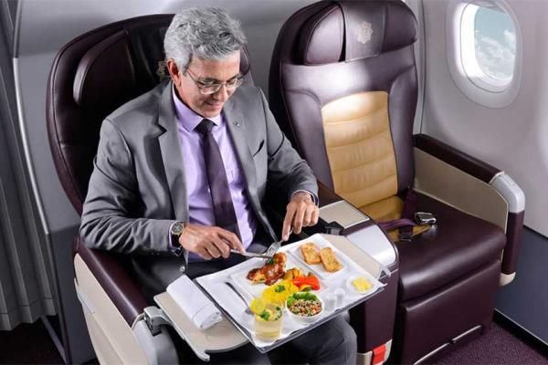 چه غذاها و نوشیدنی هایی در هواپیما مجاز است؟